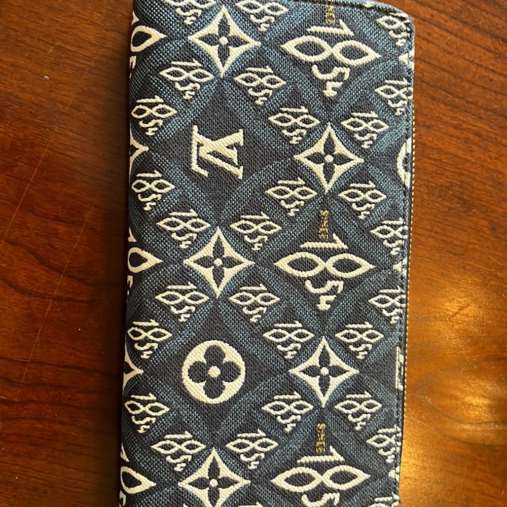 LV wallet